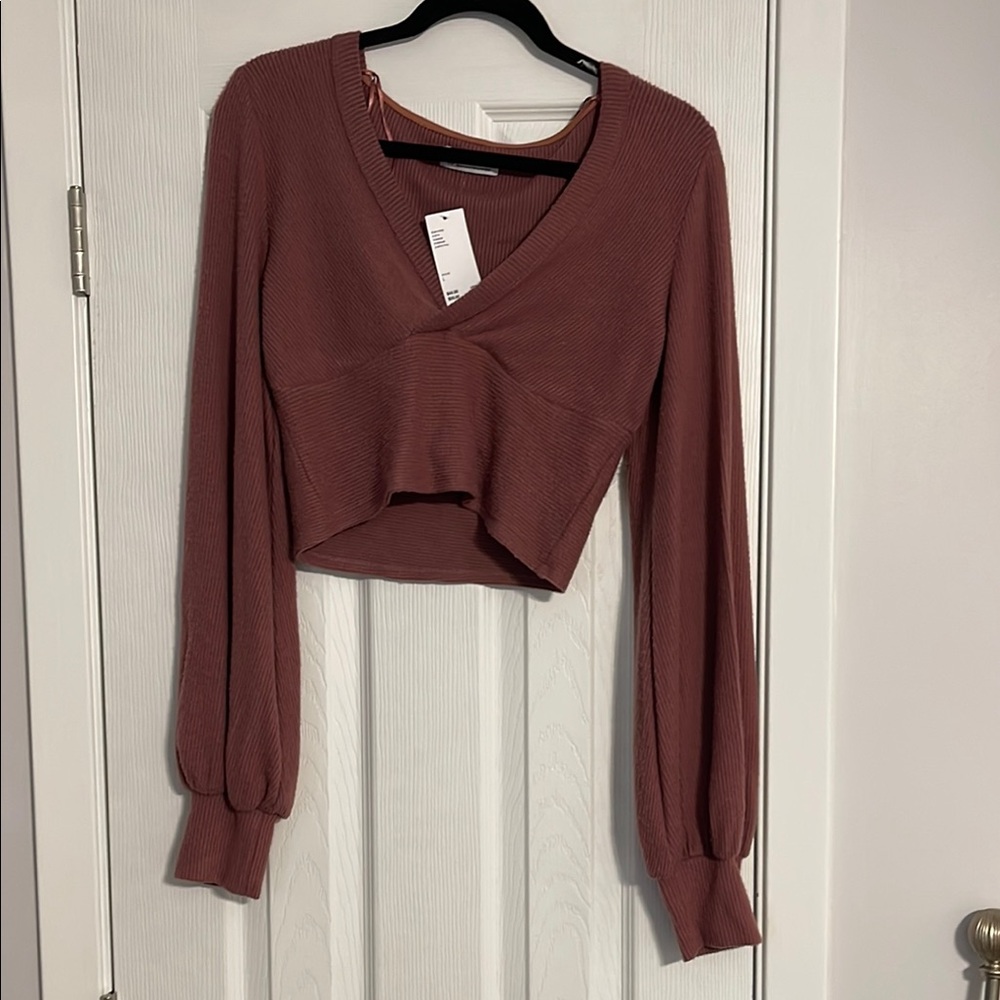 Urban Outfitters NWT Women’s Large Knit Long Sleeved Crop Top